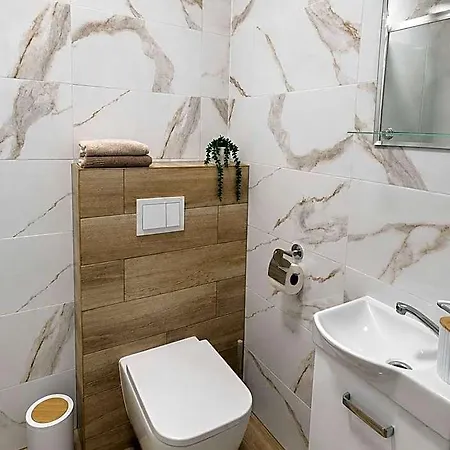 Adabet Hostel